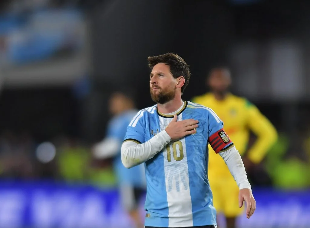Lionel Messi se despede da seleção da Argentina em vitória sobre o Benim