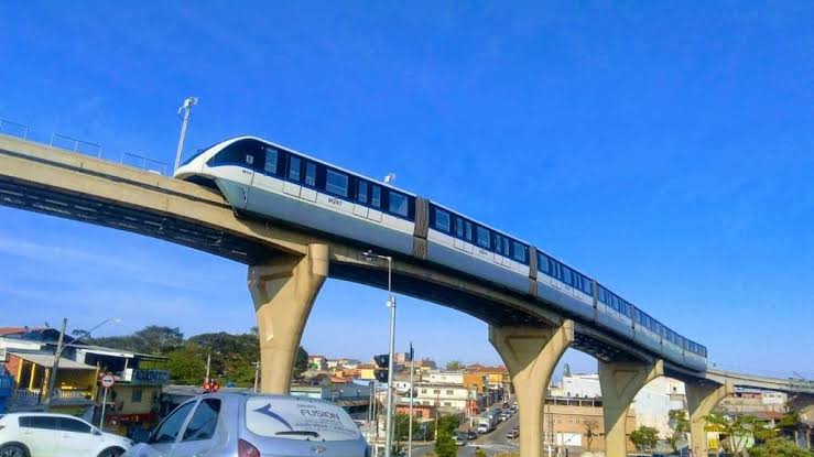 Incidente com guindaste afeta transporte e gera debates políticos em SP