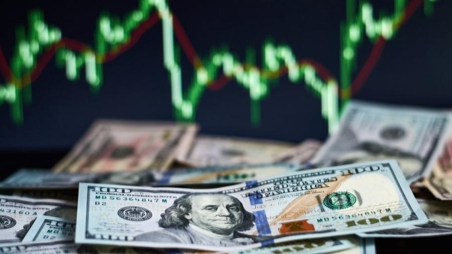 Dólar sobe para R$ 5,09 e Ibovespa fecha em forte queda