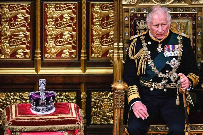 Rei Charles III inicia viagem ao Caribe sob pressão por reparações
