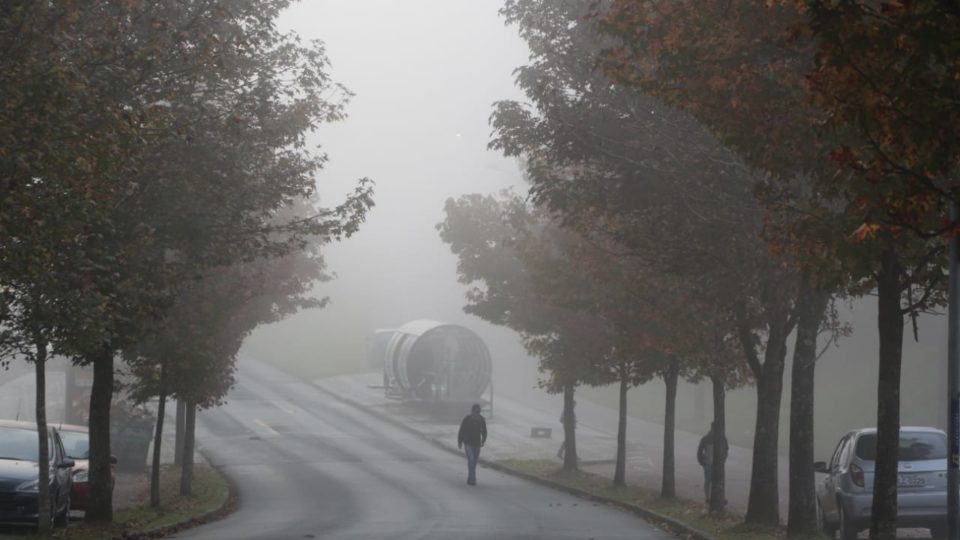 Curitiba tem manhã fria com neblina e chuva com data para voltar