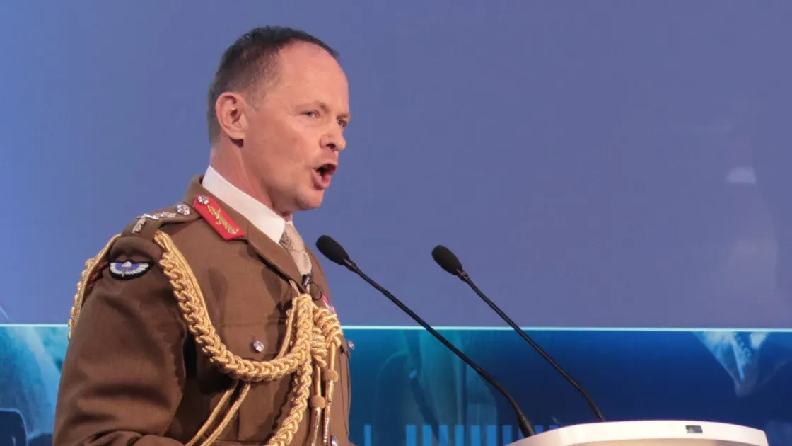Chefe do Exército britânico defende preparo da população para tempos de guerra