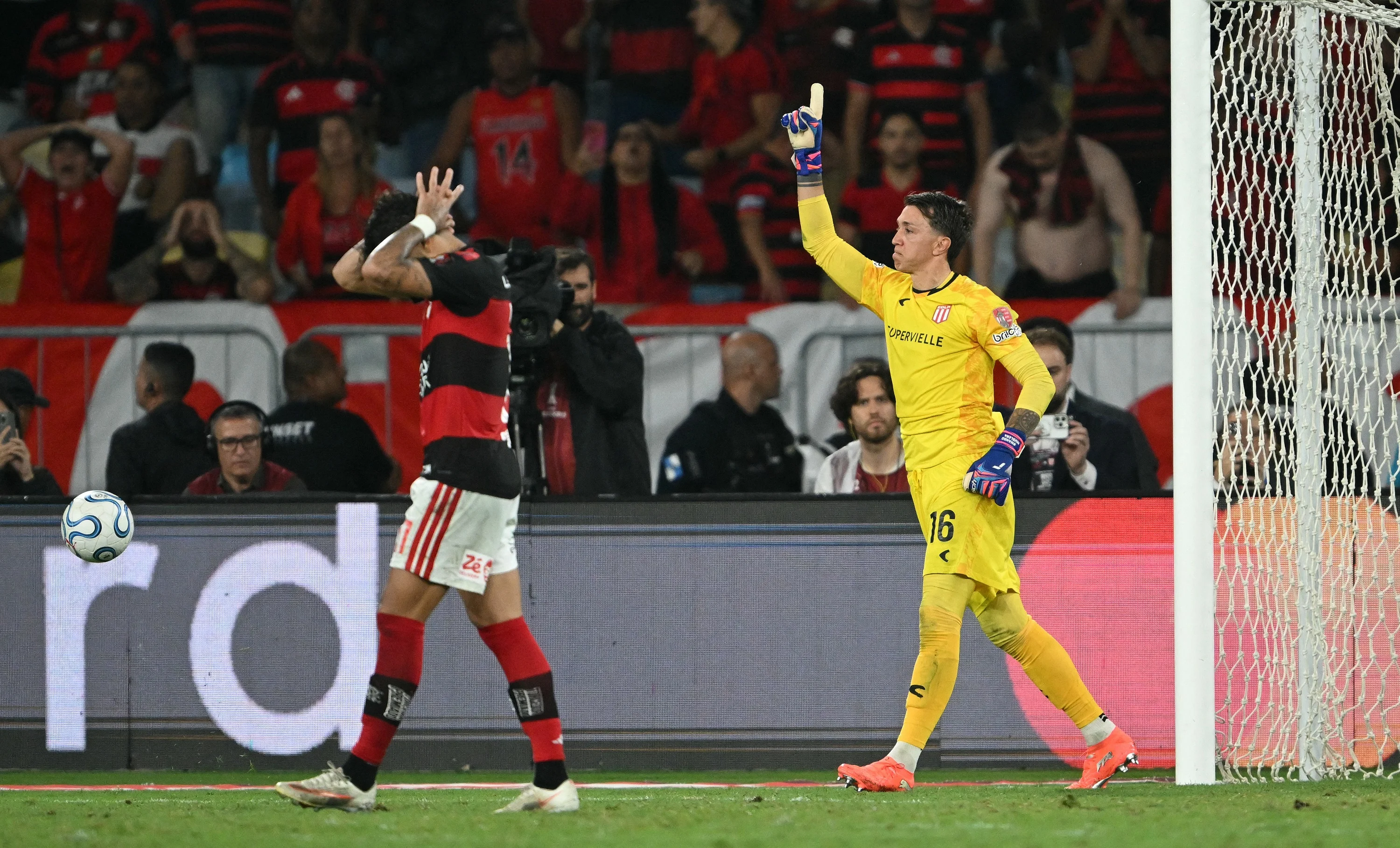 Flamengo é eliminado pelo Estudiantes nos pênaltis na Libertadores