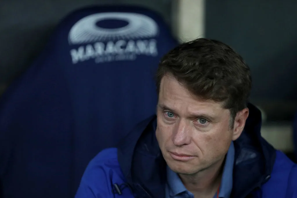 Coritiba demite técnico Fernando Seabra após derrota para o Grêmio