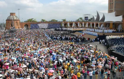 Feriado de 12 de outubro é marcado por celebrações religiosas e tensão política
