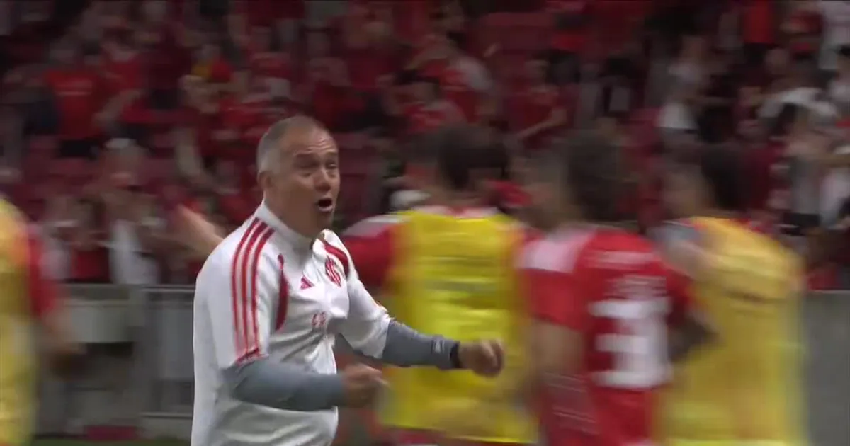 Internacional vence o Corinthians por 2 a 1 e acirra briga no Z-4