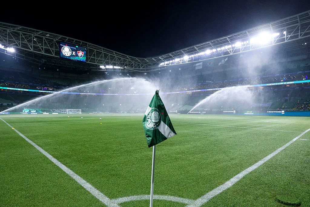 Palmeiras e Corinthians se enfrentam pelo Brasileirão em momento crucial