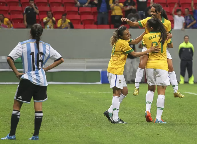 Seleção brasileira feminina enfrenta a Argentina em amistosos
