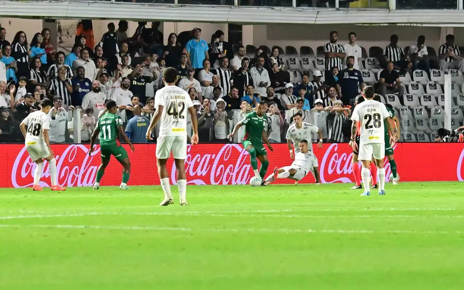 Santos e Palmeiras empatam sem gols na Vila Belmiro pelo Brasileirão