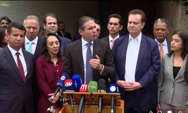 Discussao sobre sistema distrital misto divide opinioes na politica