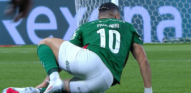 Paulinho deixa gramado mancando em classificação do Palmeiras