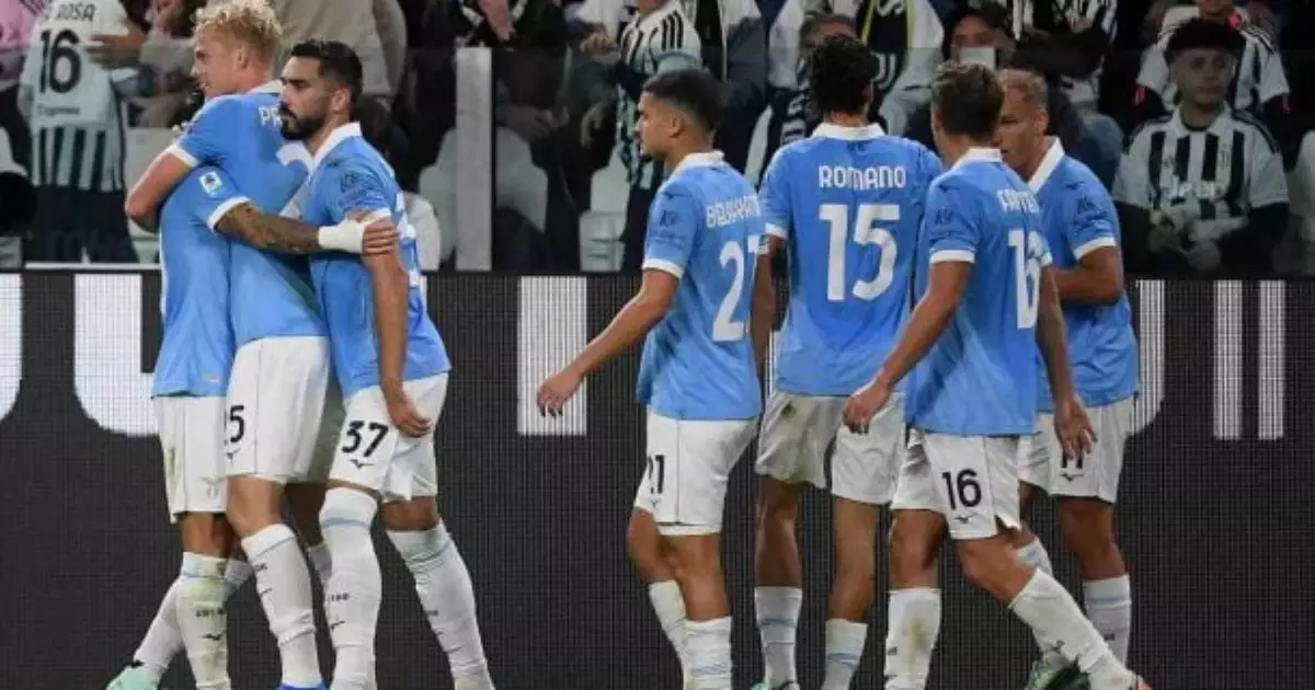 Lazio vence a Juventus por 3 a 0 e cola na liderança do Italiano