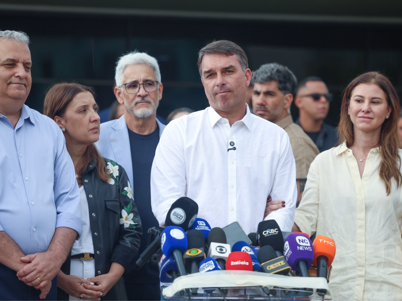 Senado debate fim da escala 6x1 e Flávio Bolsonaro declara apoio à PEC