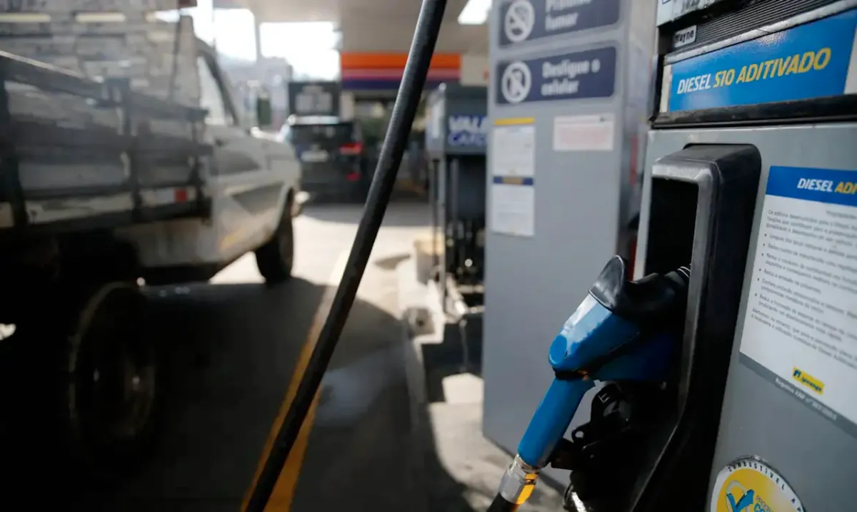 Governo prorroga subvenção ao diesel e Lula recebe cumprimentos internacionais