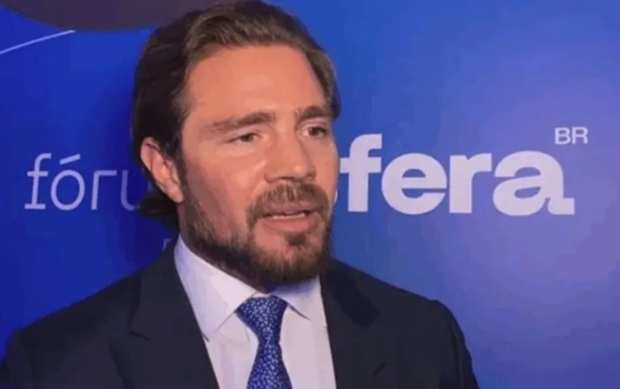 Mensagens revelam controle de Vorcaro sobre publicações na imprensa