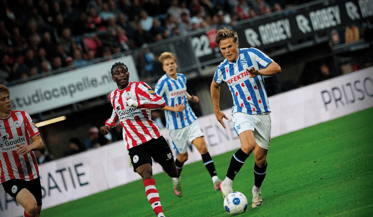 PSV vence o Heerenveen e assume liderança do Campeonato Neerlandês