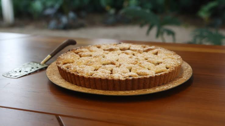 Aprenda a fazer deliciosa torta de abacaxi com castanha-do-pará