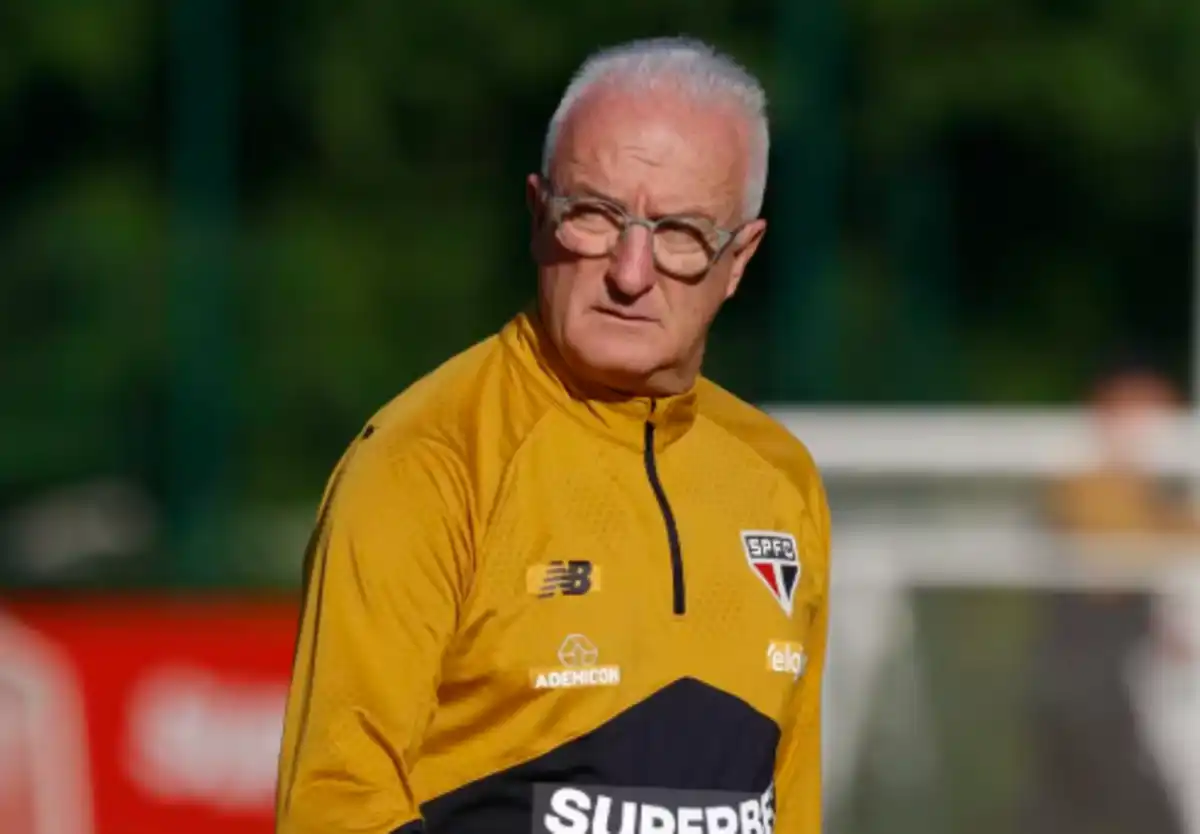 Dorival Júnior expõe problemas nos gramados do CT do São Paulo e culpa pisos por lesões