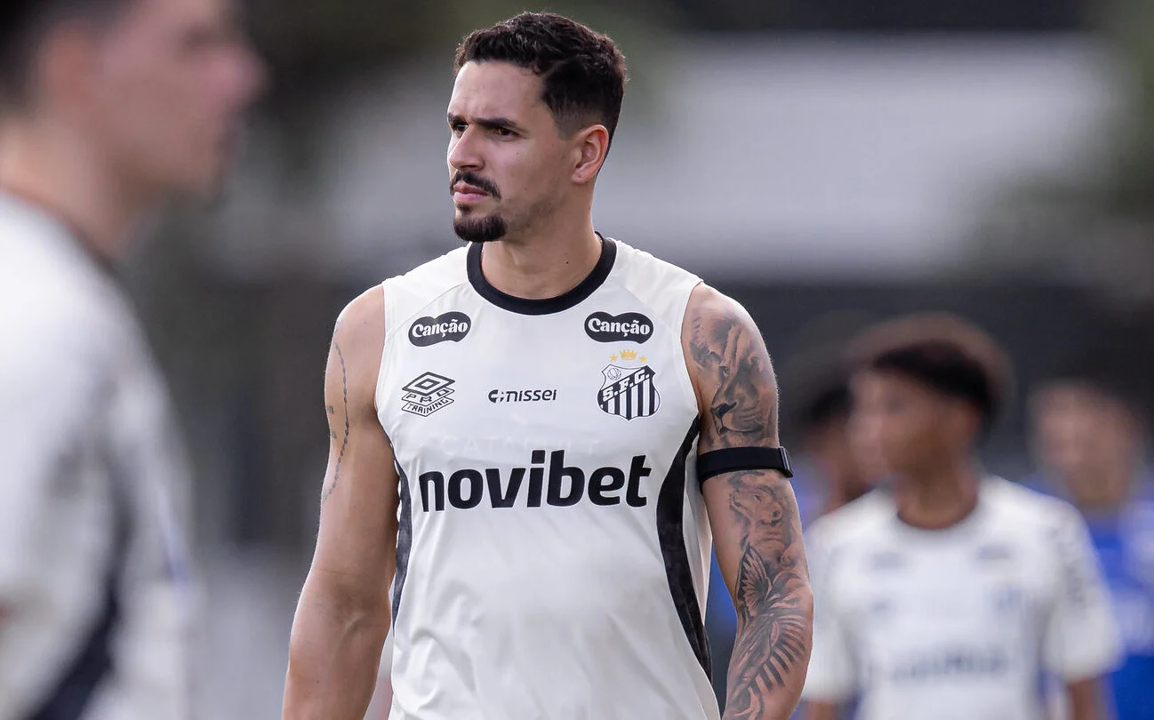 Lucas Veríssimo sente a coxa e preocupa o Santos