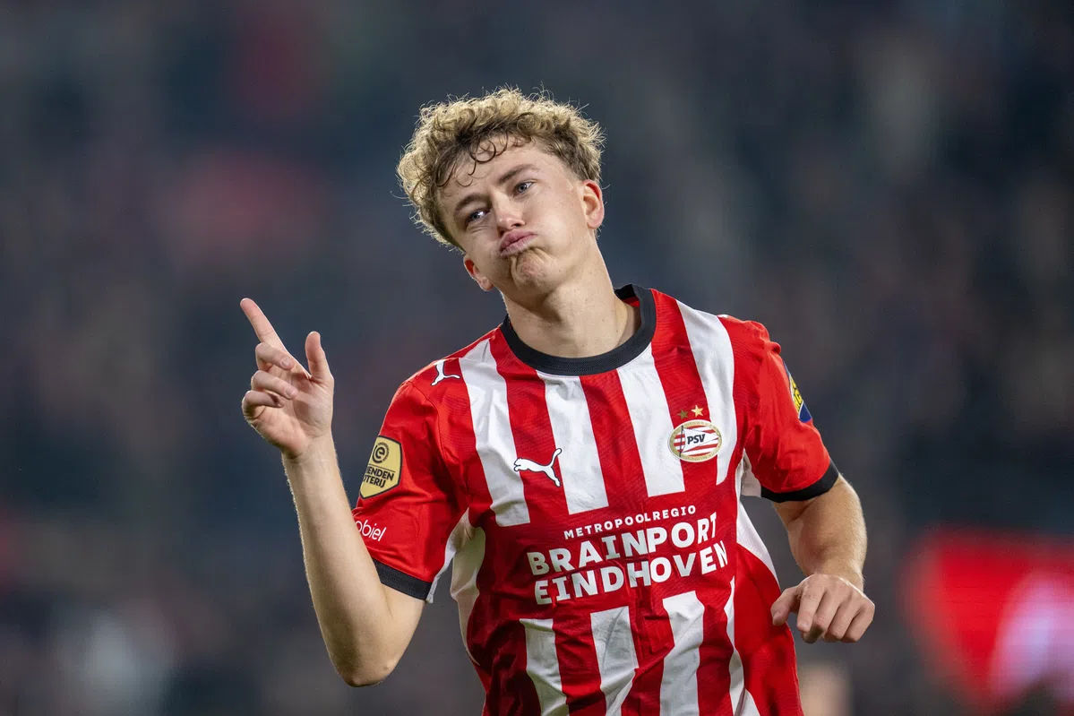 PSV goleia o Willem II por 7 a 0 e encosta na liderança da Eredivisie
