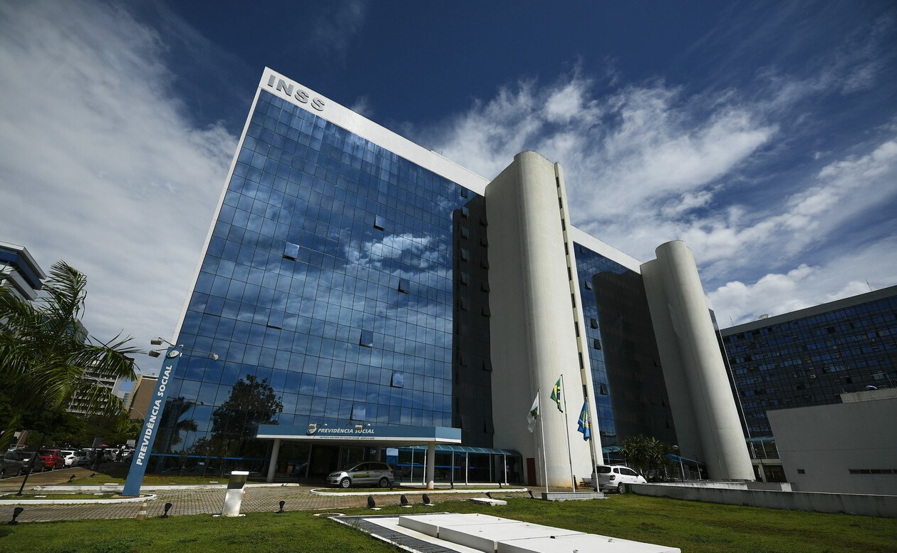 Regras do INSS e pagamento do décimo terceiro ganham destaque