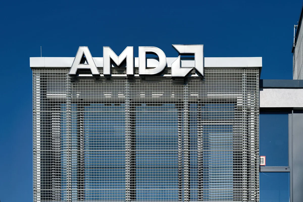 Ações da AMD sofrem forte queda em Wall Street em meio à volatilidade