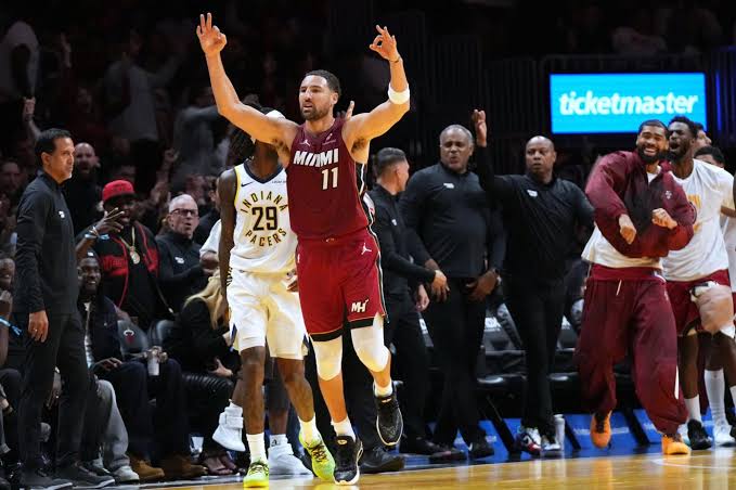Klay Thompson brilha e Miami Heat vence o Indiana Pacers na NBA Cup