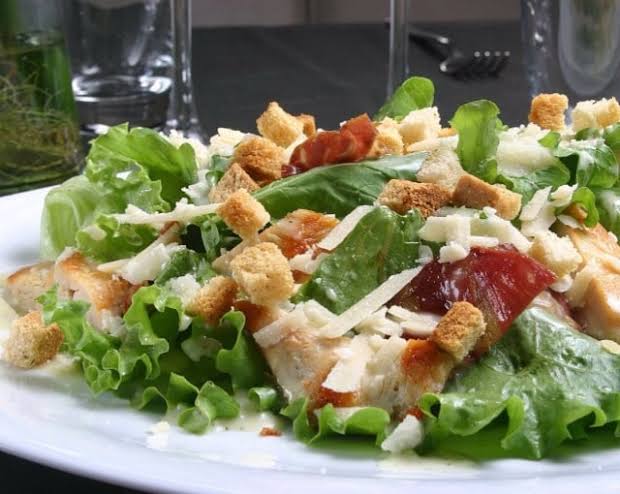 Truques culinários e o sucesso global da clássica salada Caesar