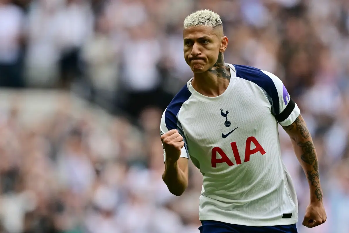 Justiça nega pedido para Richarlison apagar posts sobre ilha em Angra