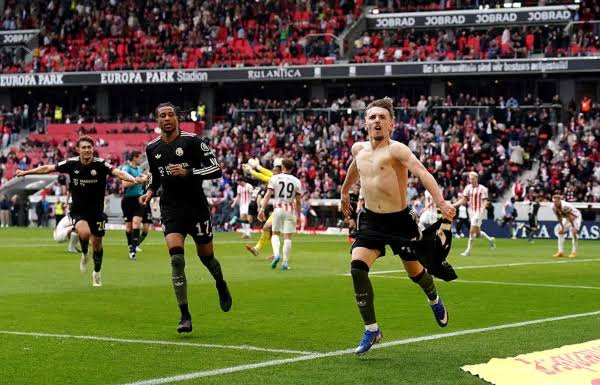 Freiburg vira sobre o Augsburg e vence pela oitava rodada da Bundesliga