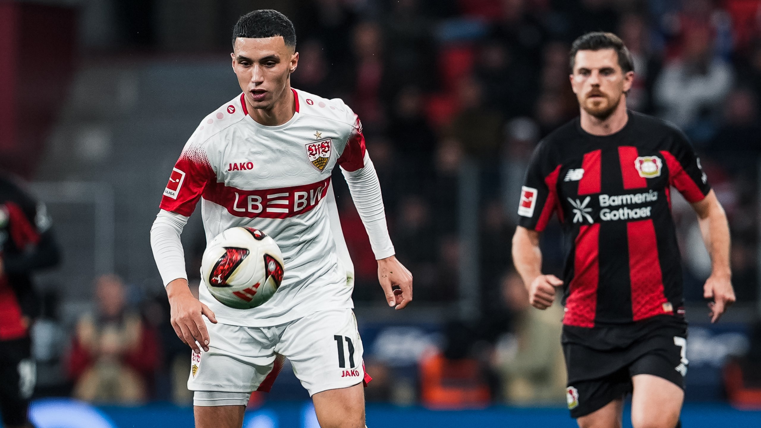 Stuttgart vence Bayer Leverkusen por 4 a 2 pelo Campeonato Alemão