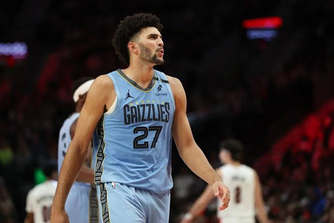 Cameron Boozer brilha com triplo-duplo em vitória dos Grizzlies