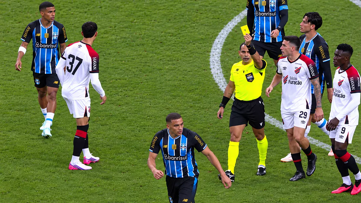 Grêmio perde dois titulares por suspensão para jogo contra o Flamengo