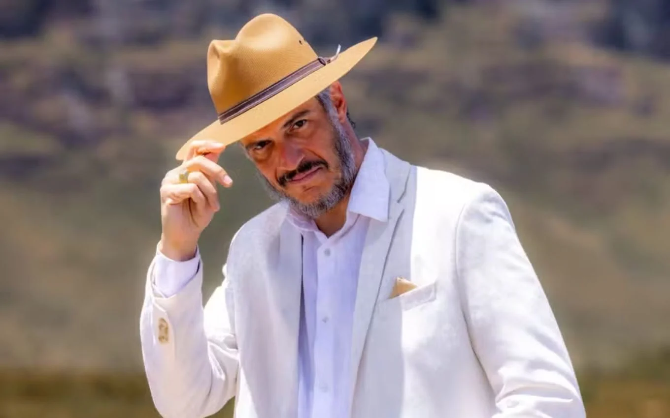 Mateus Solano estreia na novela 'Lá na minha terra' como fazendeiro nordestino