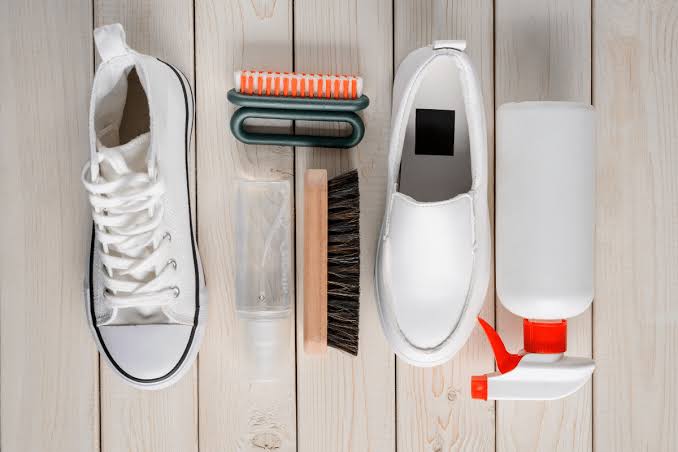 Dez cuidados simples ajudam a controlar e evitar o chulé nos pés e sapatos