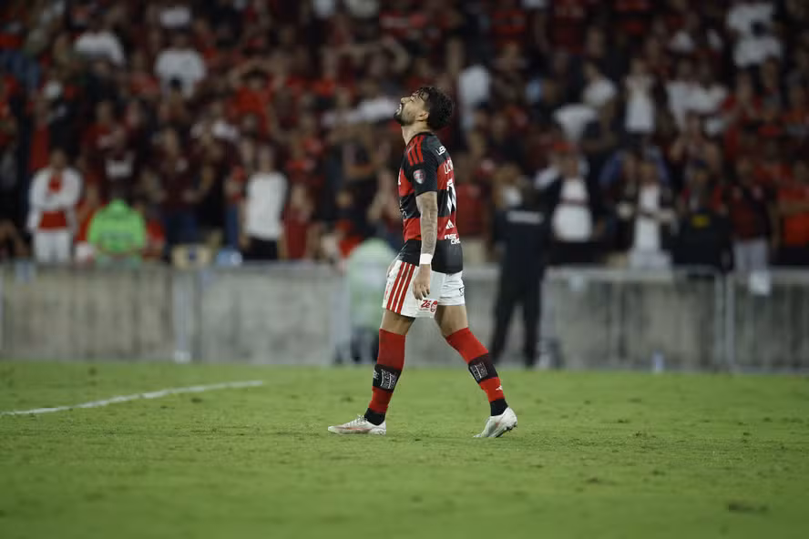 Exame descarta lesão grave no joelho de Lucas Paquetá após clássico