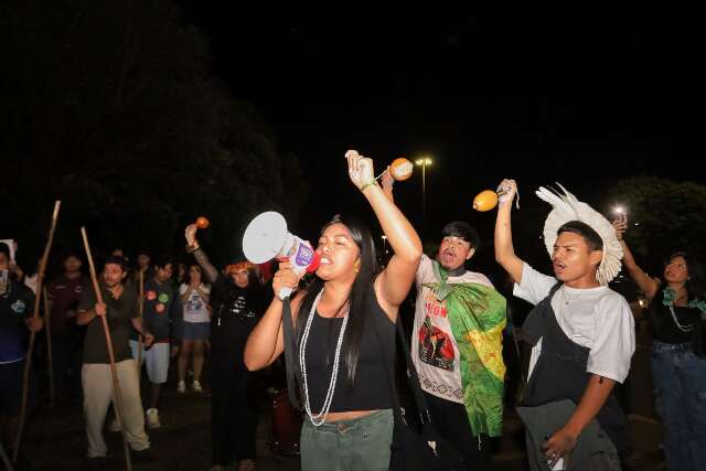 Estudantes da UFMS protestam contra ameaças a indígenas em MS
