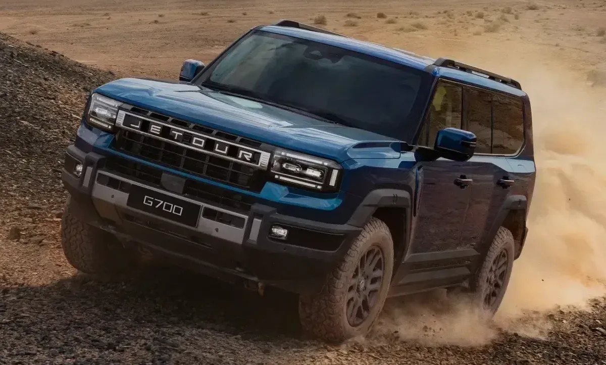 Jetour G700 estreia no Brasil com conjunto híbrido e foco em luxo e off-road