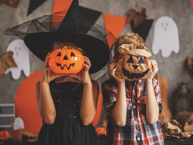 Comemorações de Halloween movimentam cidades e comércio com eventos