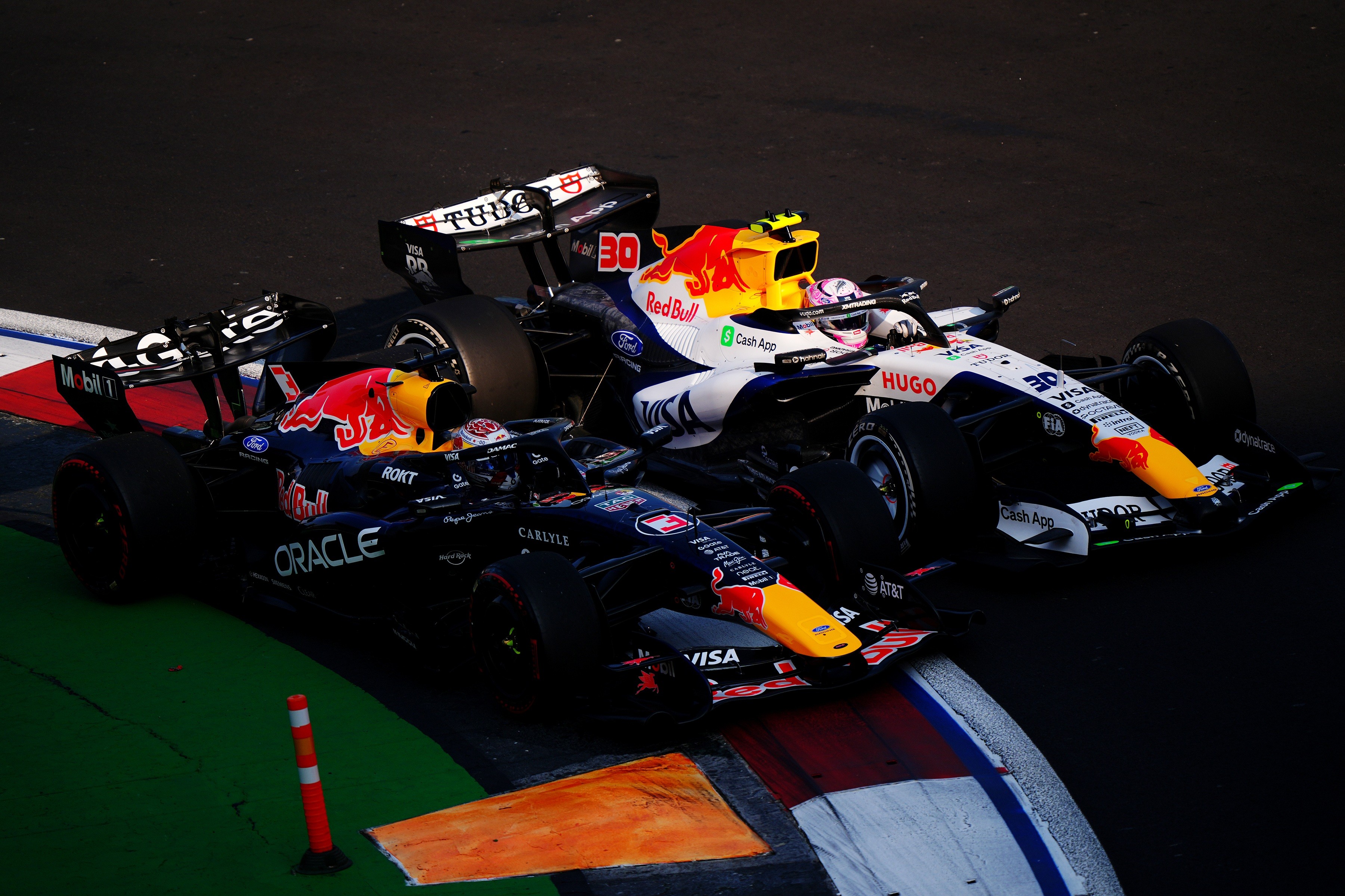 Verstappen alfineta Lawson após toque no treino livre no México