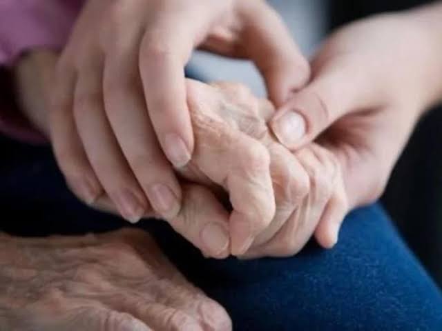 Japão inicia tratamento inovador para Parkinson com células-tronco