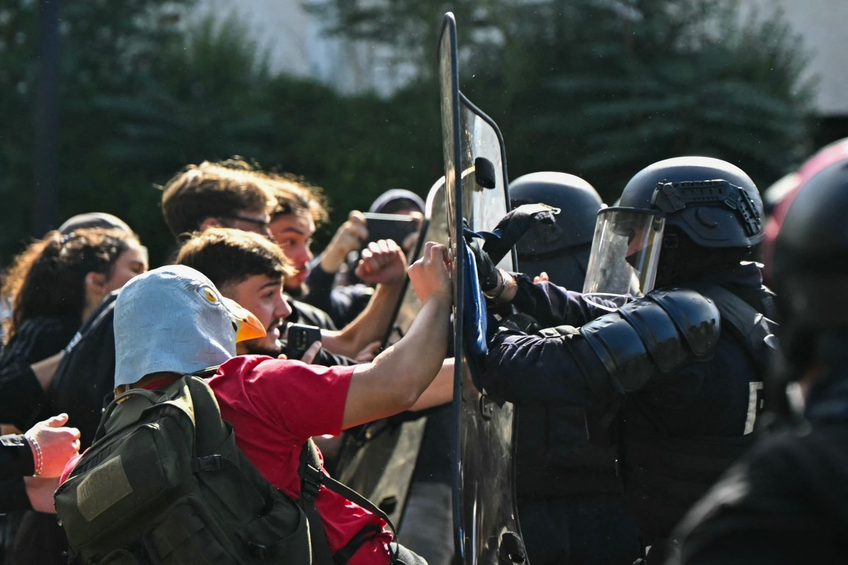 Paris decreta toque de recolher em áreas centrais antes de protestos