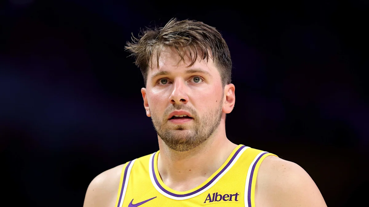 Warriors viram placar e vencem os Lakers por 112 a 95 na Copa NBA