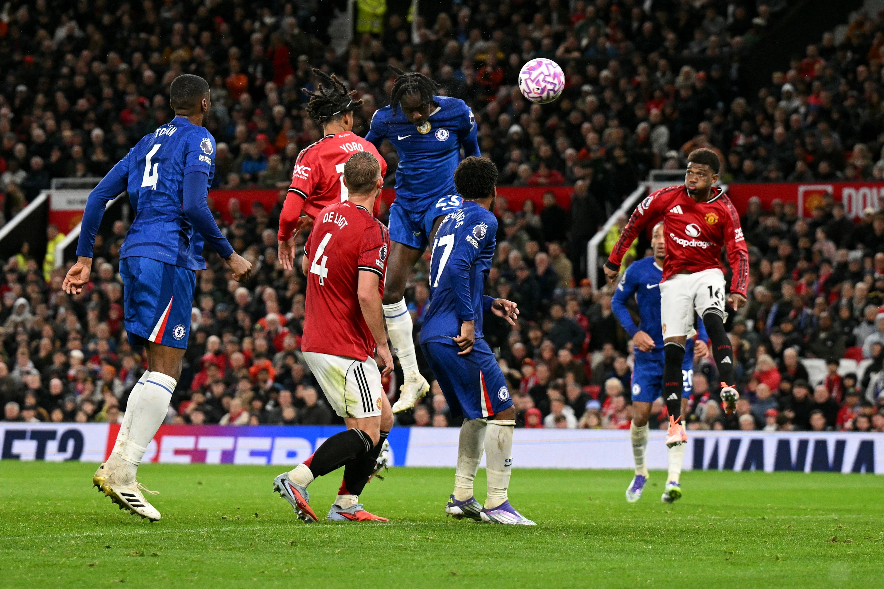 Chelsea e Manchester United duelam em Stamford Bridge