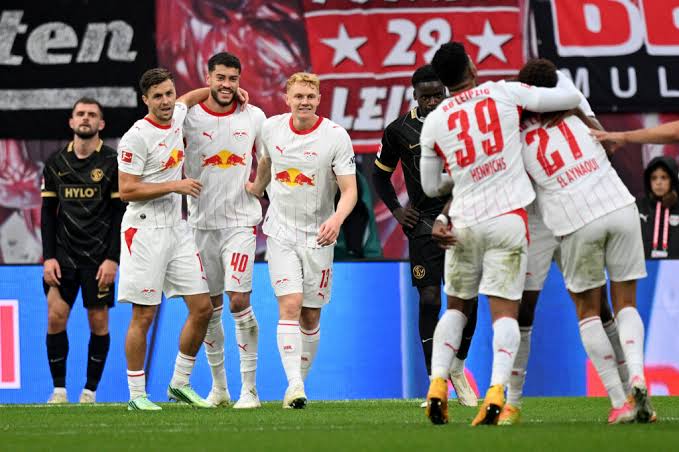 RB Leipzig goleia e Schalke empata pela Bundesliga