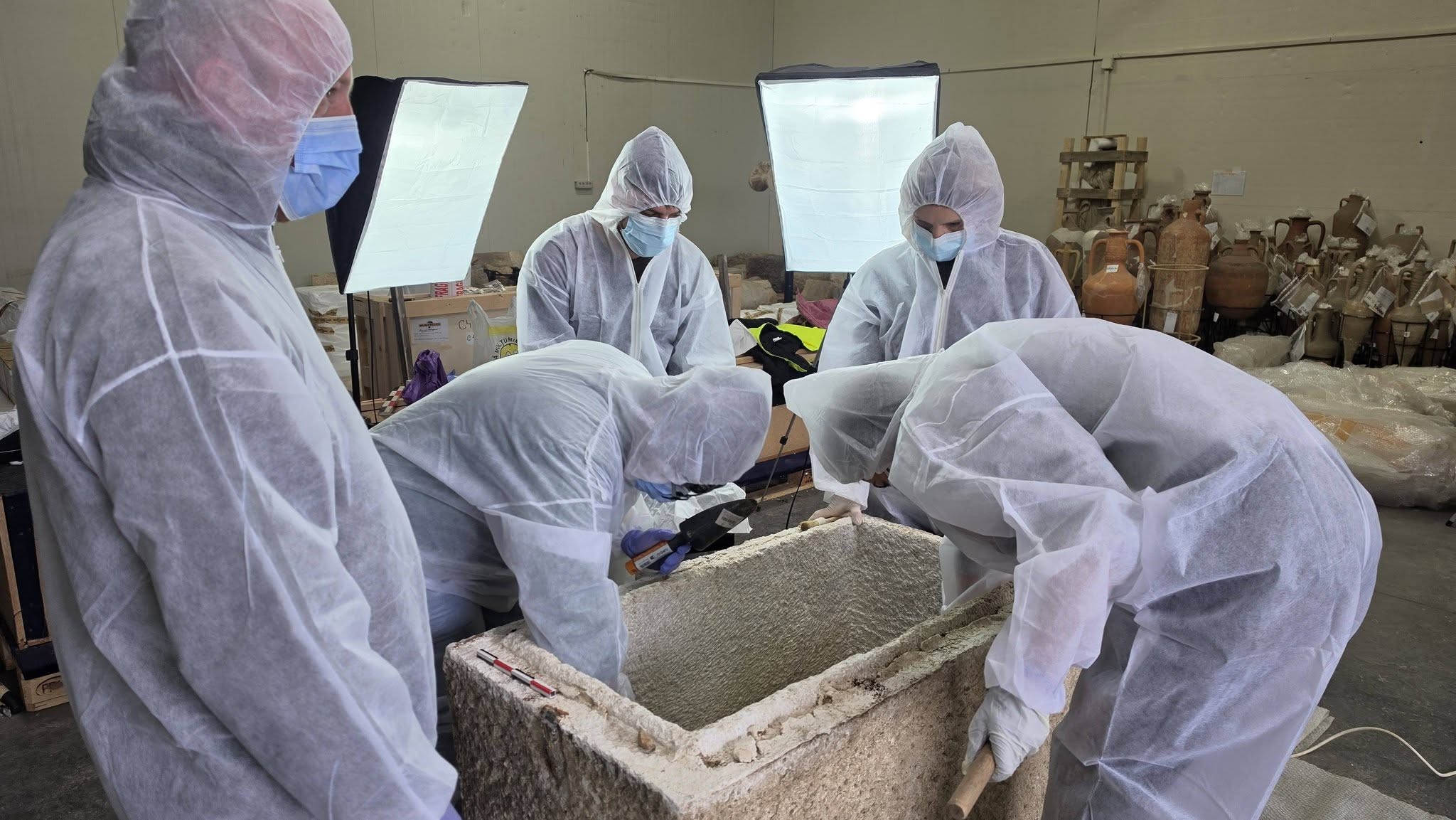 Sarcófago de criança romana intacto é descoberto na Romênia