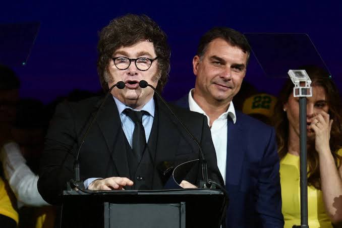 Itamaraty convoca diplomata argentina para esclarecer fuga de Flávio Bolsonaro