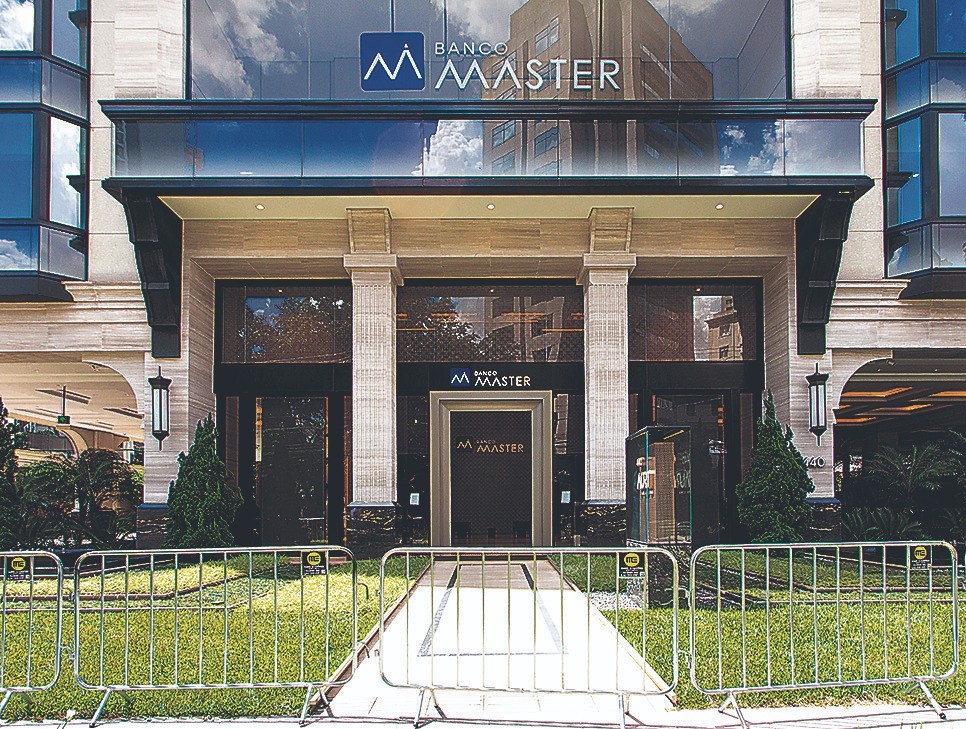 Banco Master e Will Bank colocam móveis de luxo em leilão