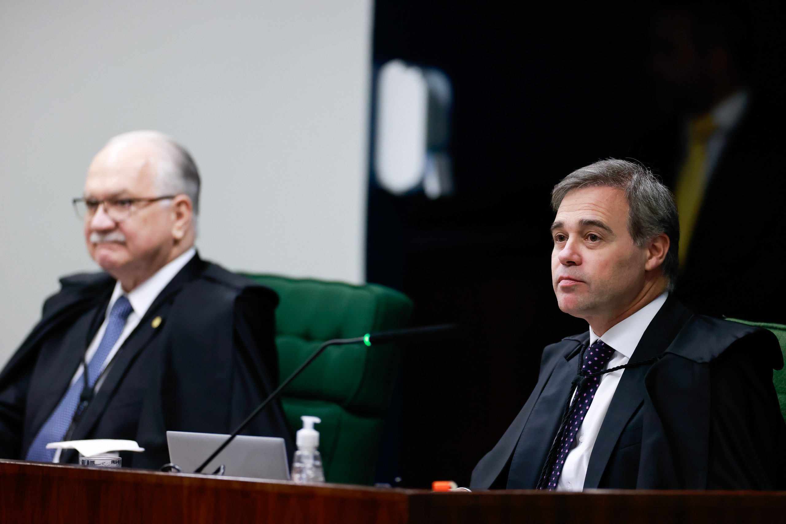 Fachin devolve investigação do INSS a Mendonça e retém caso Master