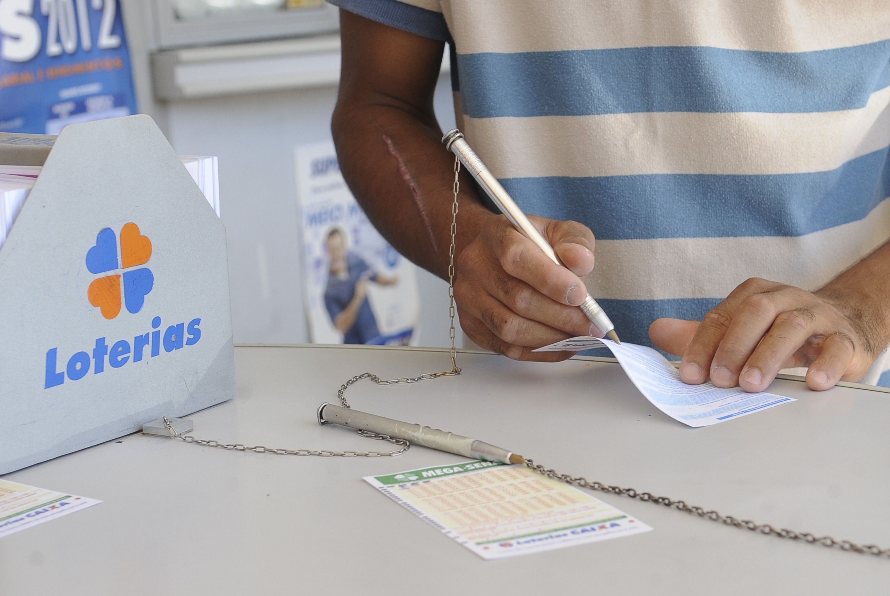Mega-Sena sorteia prêmio de R$ 200 milhões nesta quinta-feira